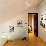Дом отдыха Earthen - Natural Luxury Family Retreat With Sauna And Private Garden