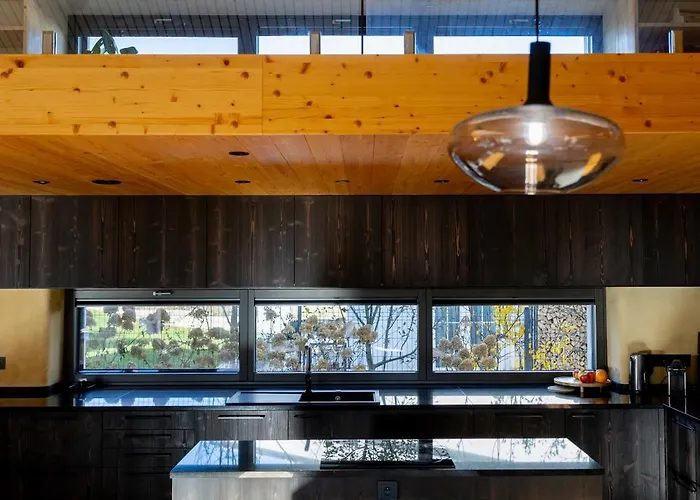 Earthen - Natural Luxury Family Retreat With Sauna Vakantiehuis